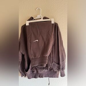 Nike Brown Sweatshirt and Sweatpants Set